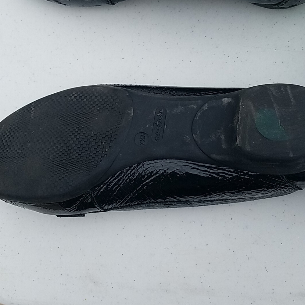 Shoes - Picture 5 of 8